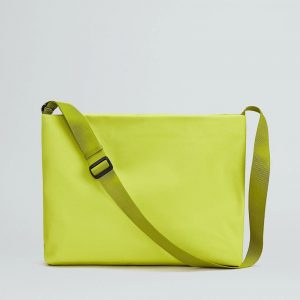 Away Active Messenger 16L in Atomic Celery