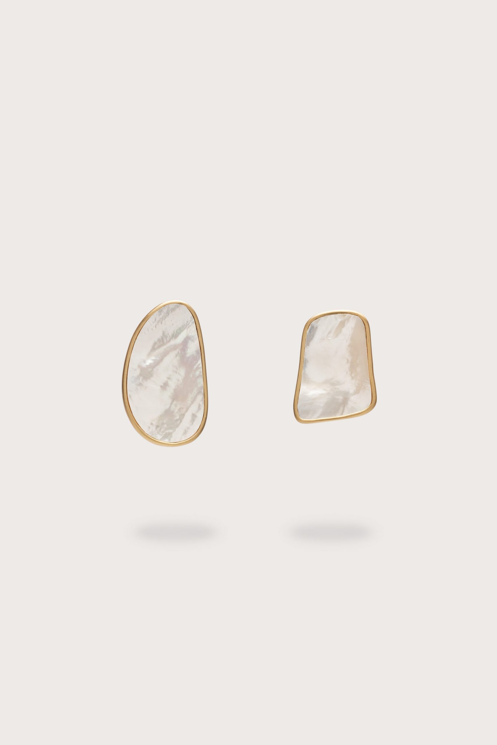 Cult Gaia YUSRA EARRING - MOTHER OF PEARL