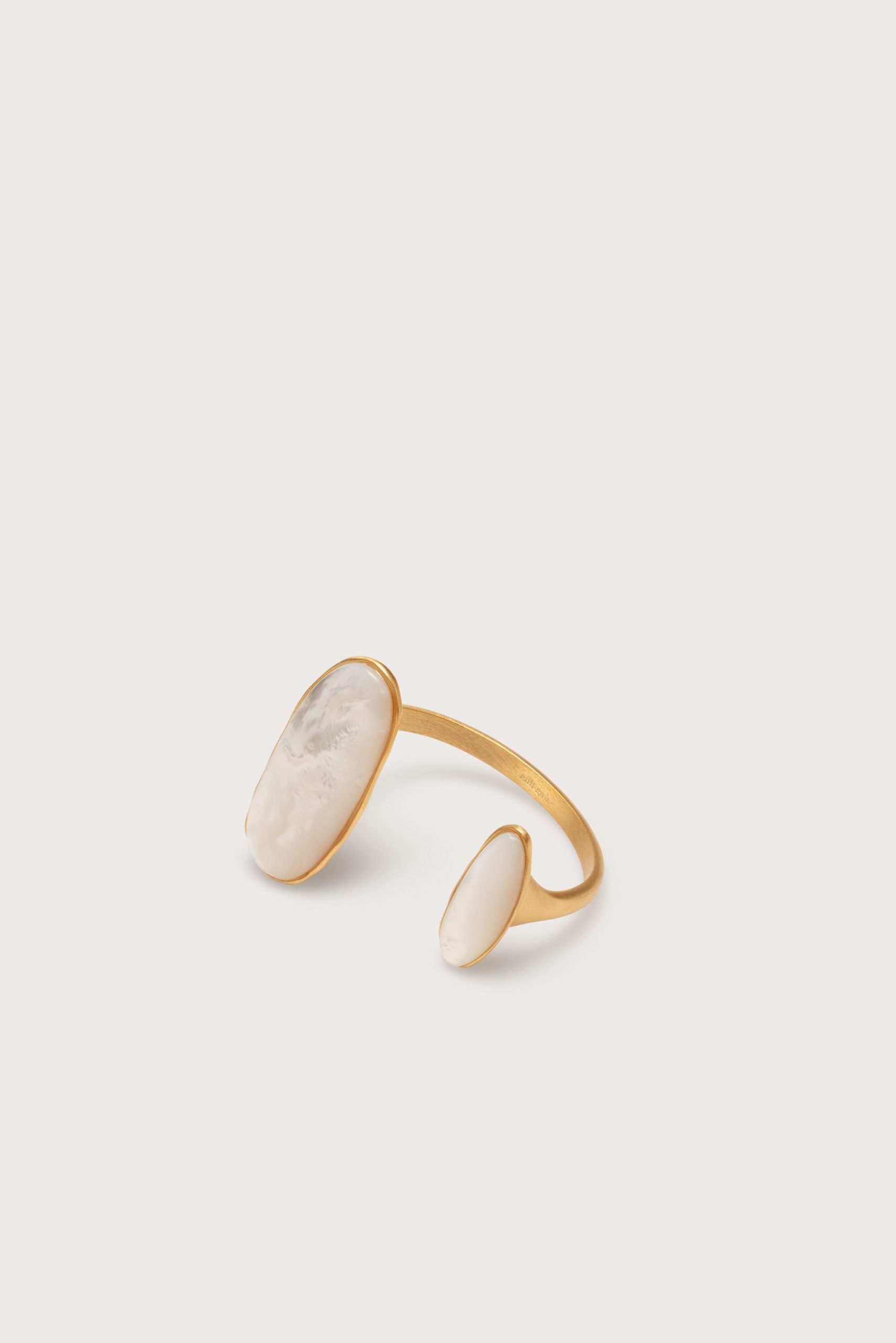 Cult Gaia AMI CUFF - MOTHER OF PEARL