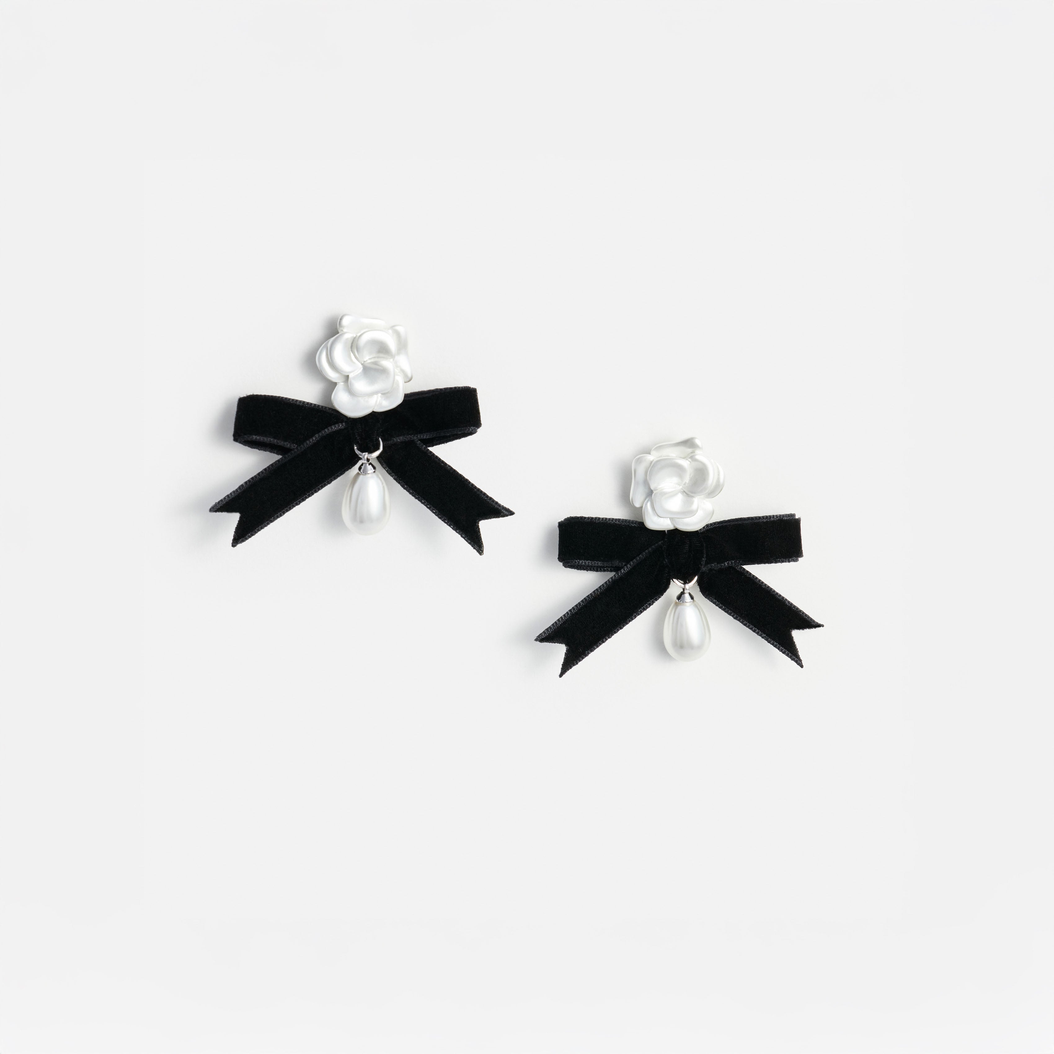 Self Portrait Pearl Black Bow Earring