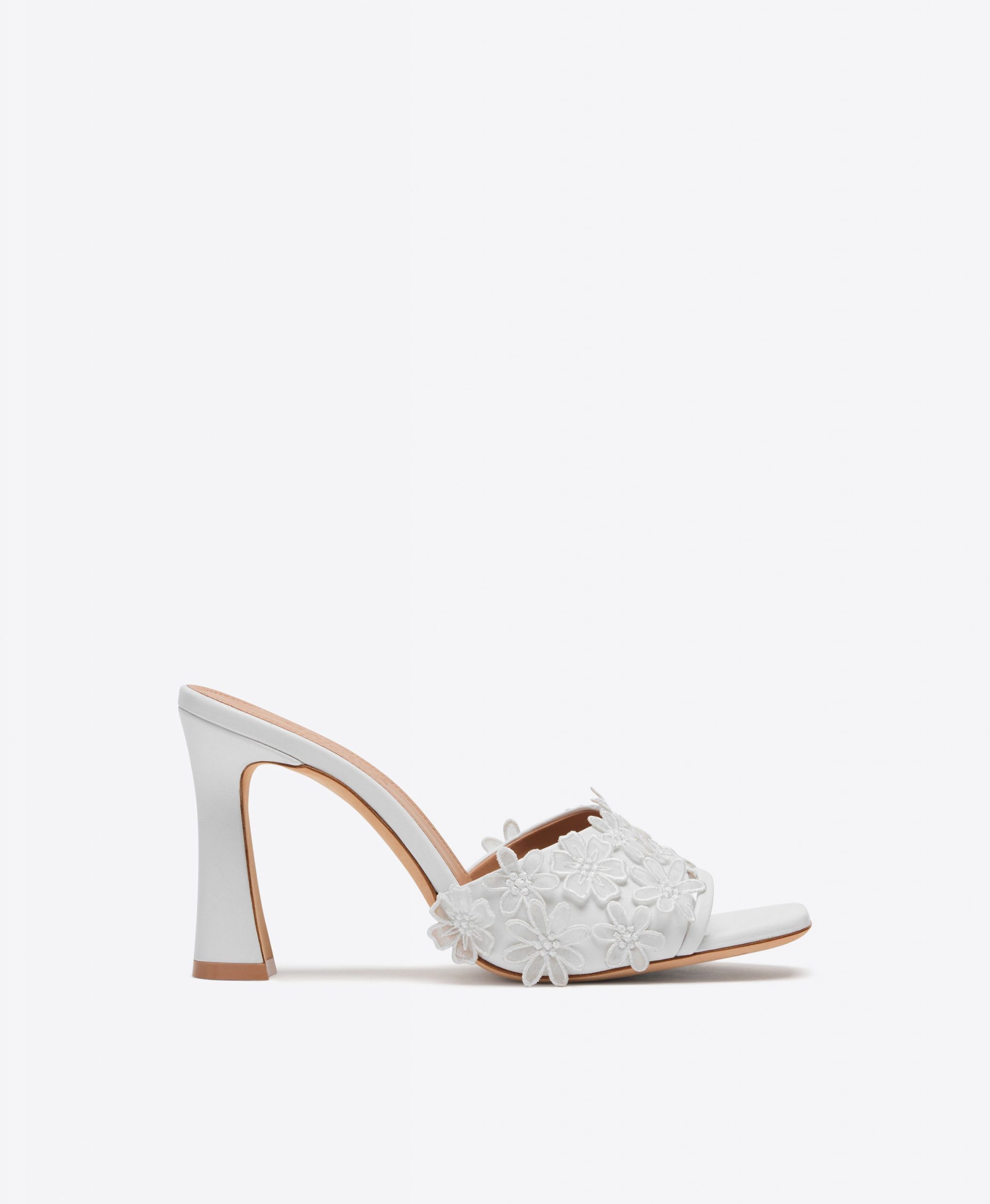 Malone Souliers Roxanne 90 White Leather Sandals with Flower Embellishments