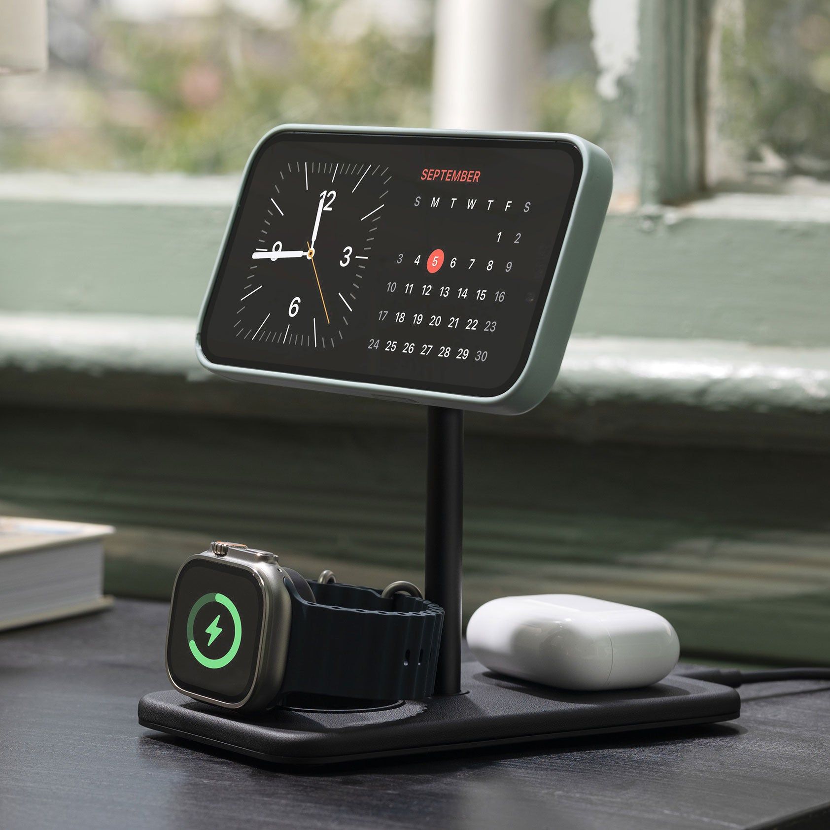 Twelve South HiRise 3 Deluxe Qi2