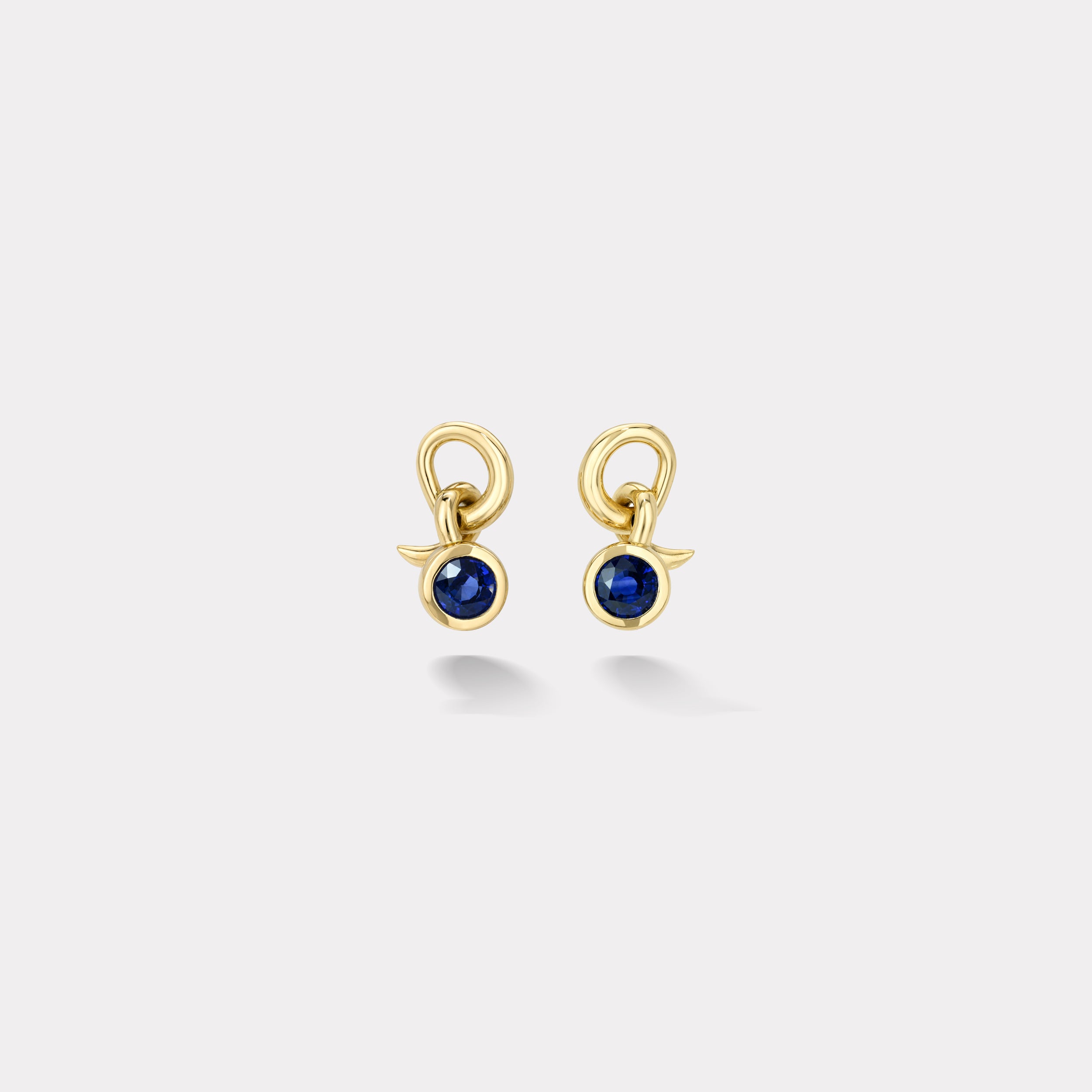 Retrouvai 1.19ct Round Blue Sapphire Vein Earrings