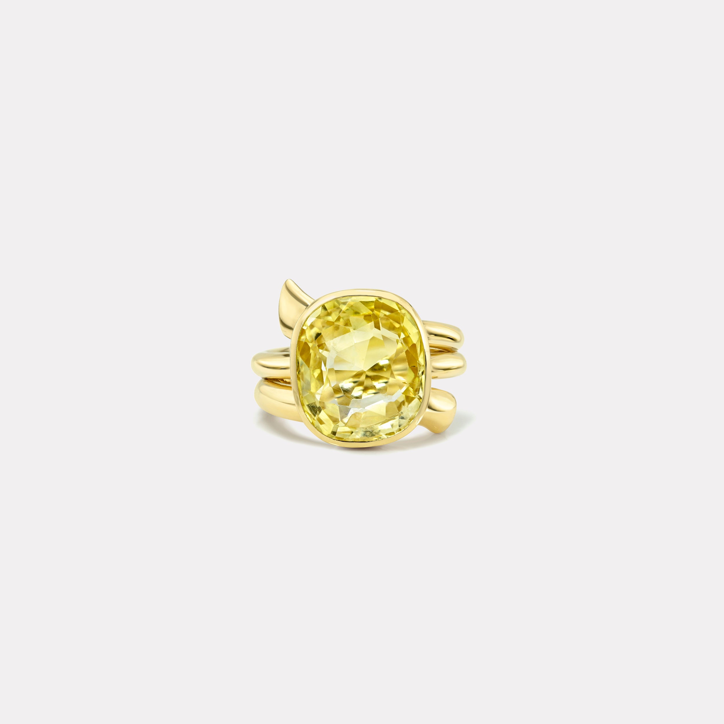 Retrouvai 12.79ct Cushion Yellow Sapphire Vein Ring