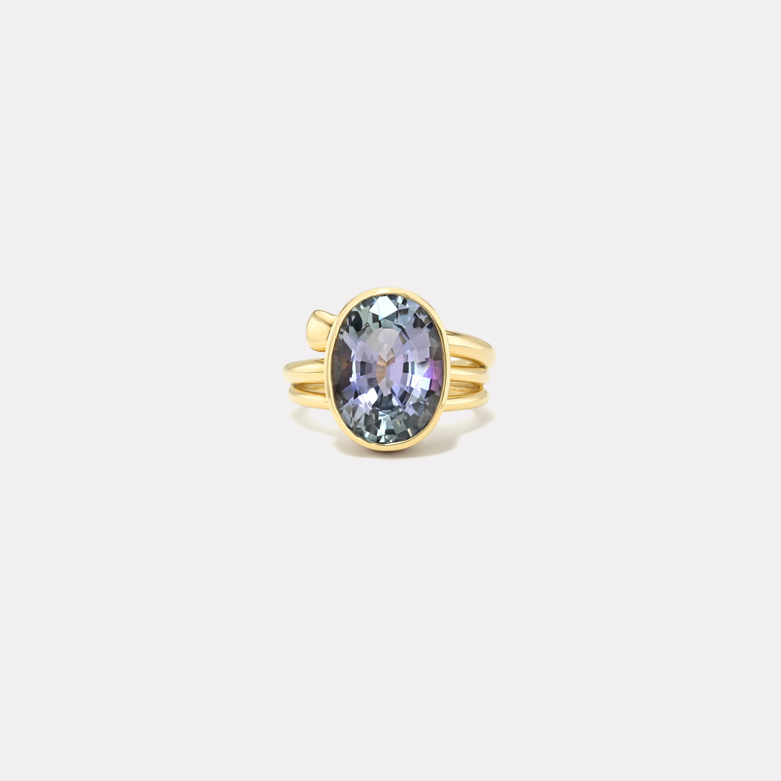 Retrouvai 8.9ct Oval Unheated Tanzanite Vein Ring