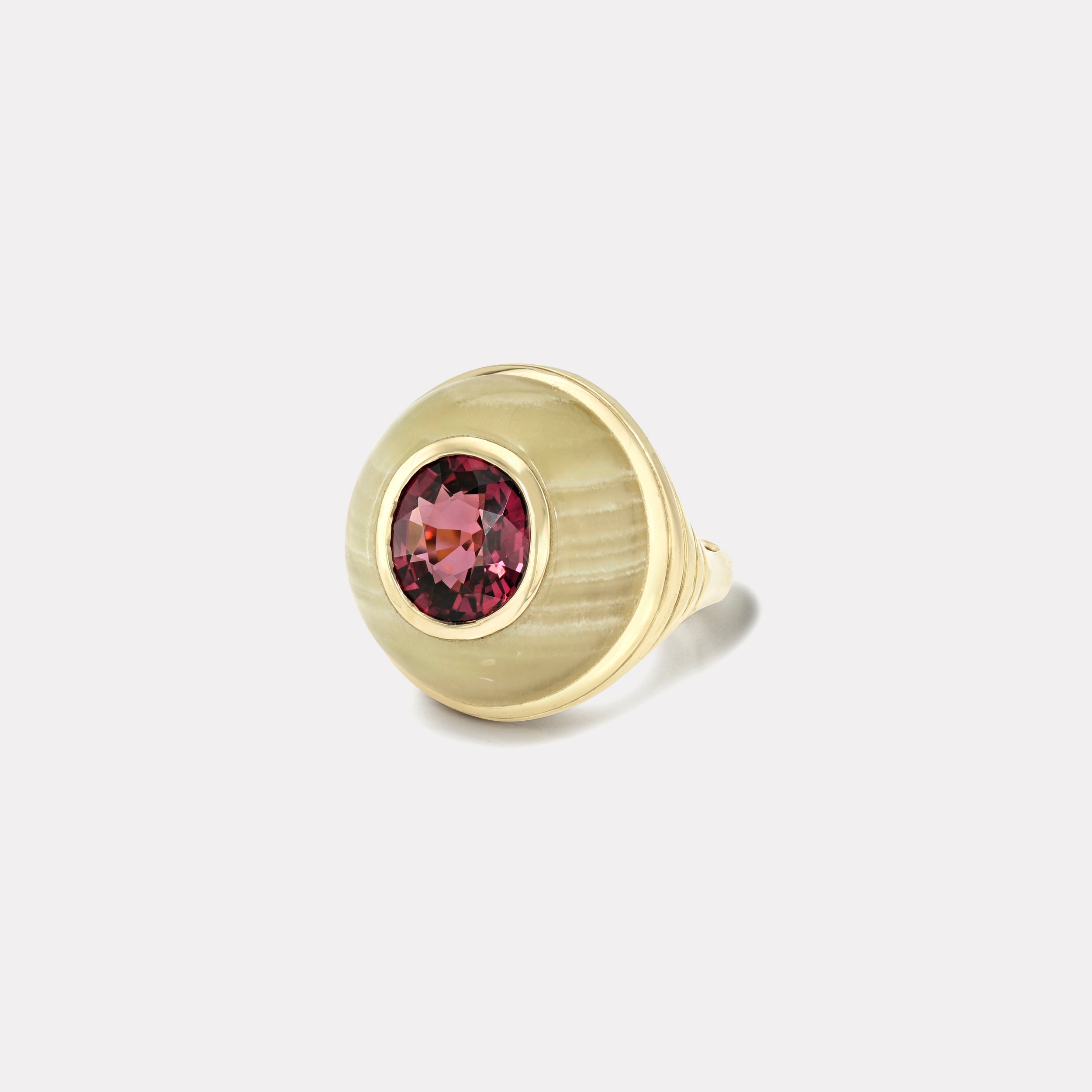Retrouvai 3.05ct Round Rhodolite Garnet in Green Onyx Petite Lollipop Ring