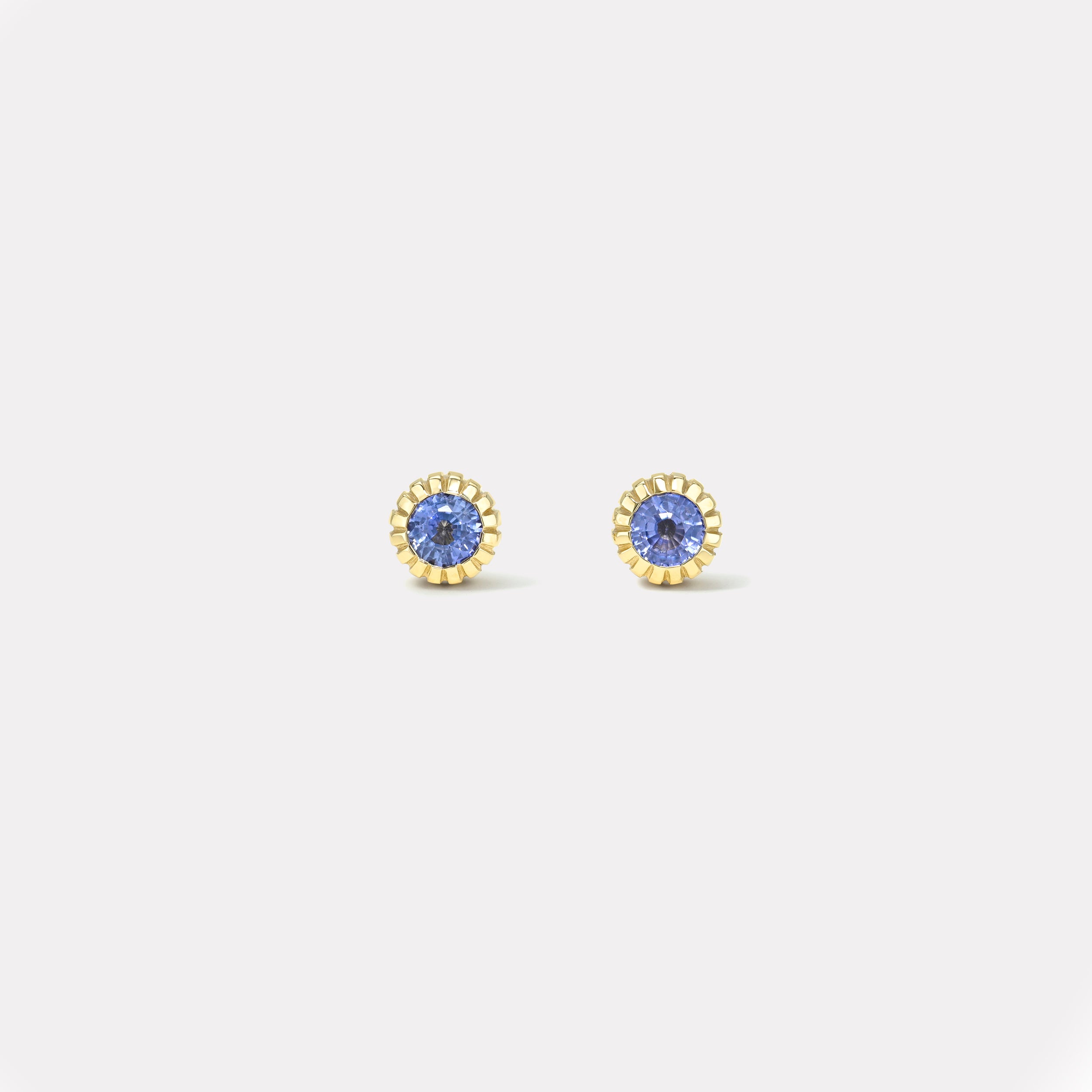 Retrouvai 0.72 Round Blue Sapphire Heirloom Bezel Stud Earrings