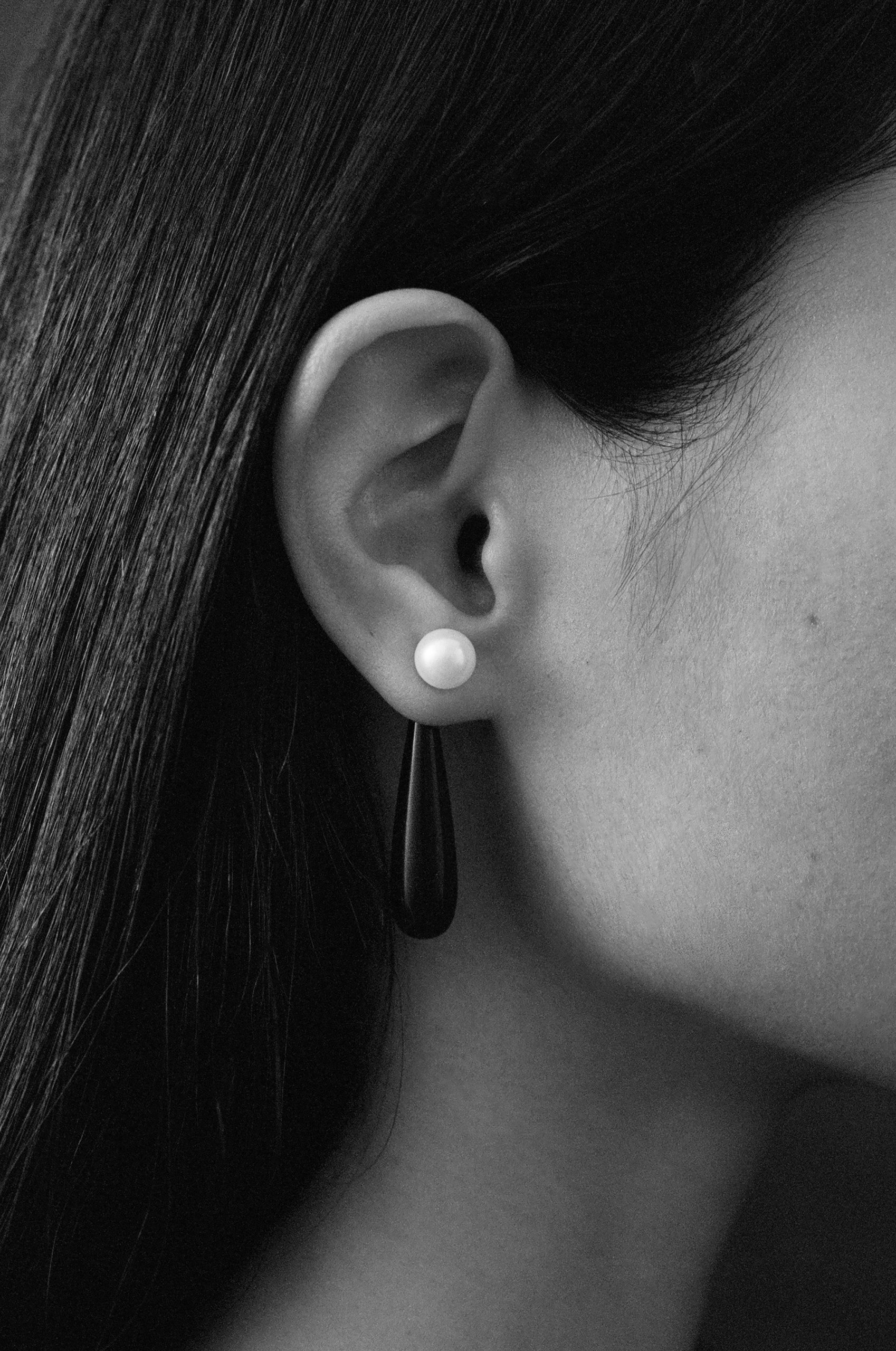Sophie Buhai Small Angelyne Earrings in Onyx