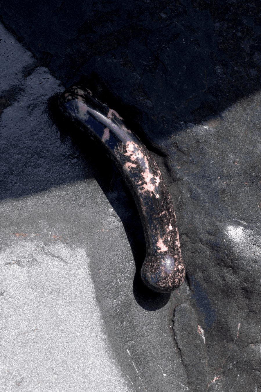 Dame Anahata Curve Crystal Dildo