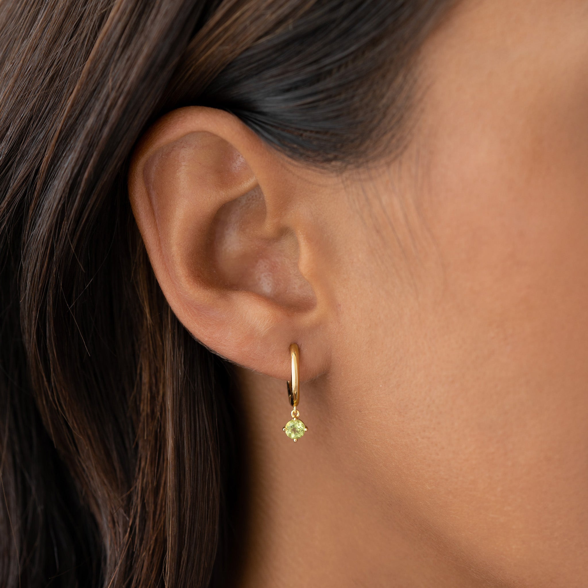 Linjer August Birthstone Drop Huggie Earrings - Olivine