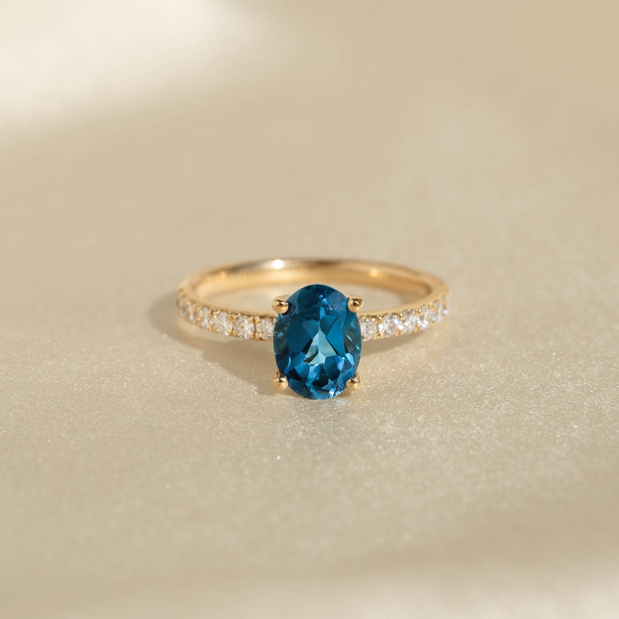 Linjer Oval London Blue Topaz and Lab Grown Diamond Ring 14k Gold - Minette