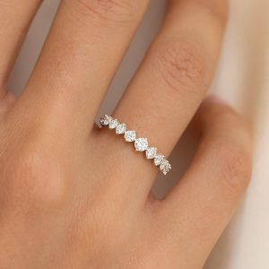 Linjer Graduated Lab Grown Diamond Ring White Gold - Giselle
