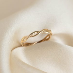 Linjer Twist Ring 14k Gold - Liana