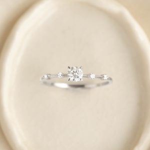 Linjer Round Lab Grown Diamond Ring White Gold - Rocio