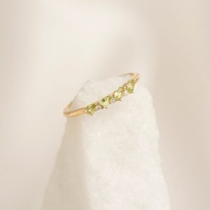 Linjer August Birthstone Pear Ring 14k Gold - Olivine and Lab Grown Diamond