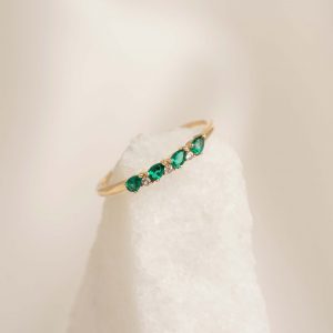 Linjer May Birthstone Pear Ring 14k Gold - Emerald and Lab Grown Diamond
