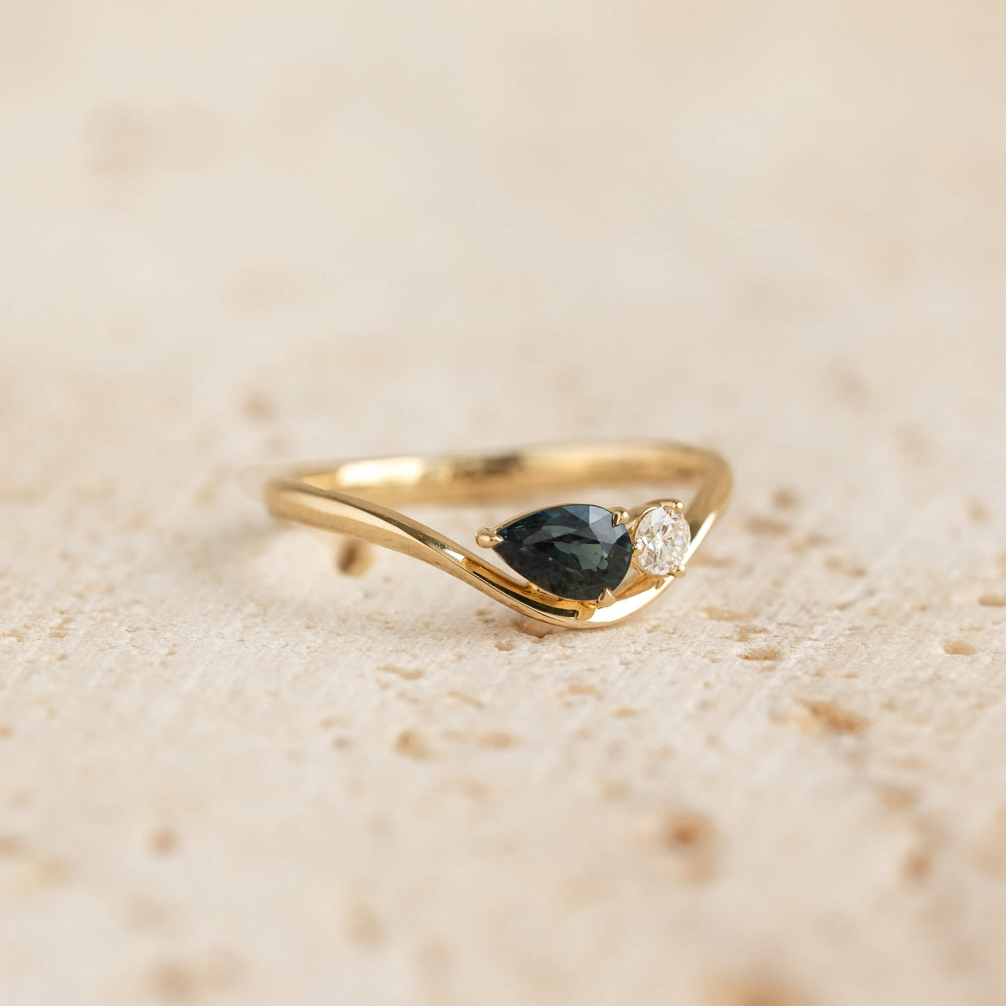 Linjer Pear Cut Sapphire and Lab Grown Diamond Ring 14k Gold - Lekha