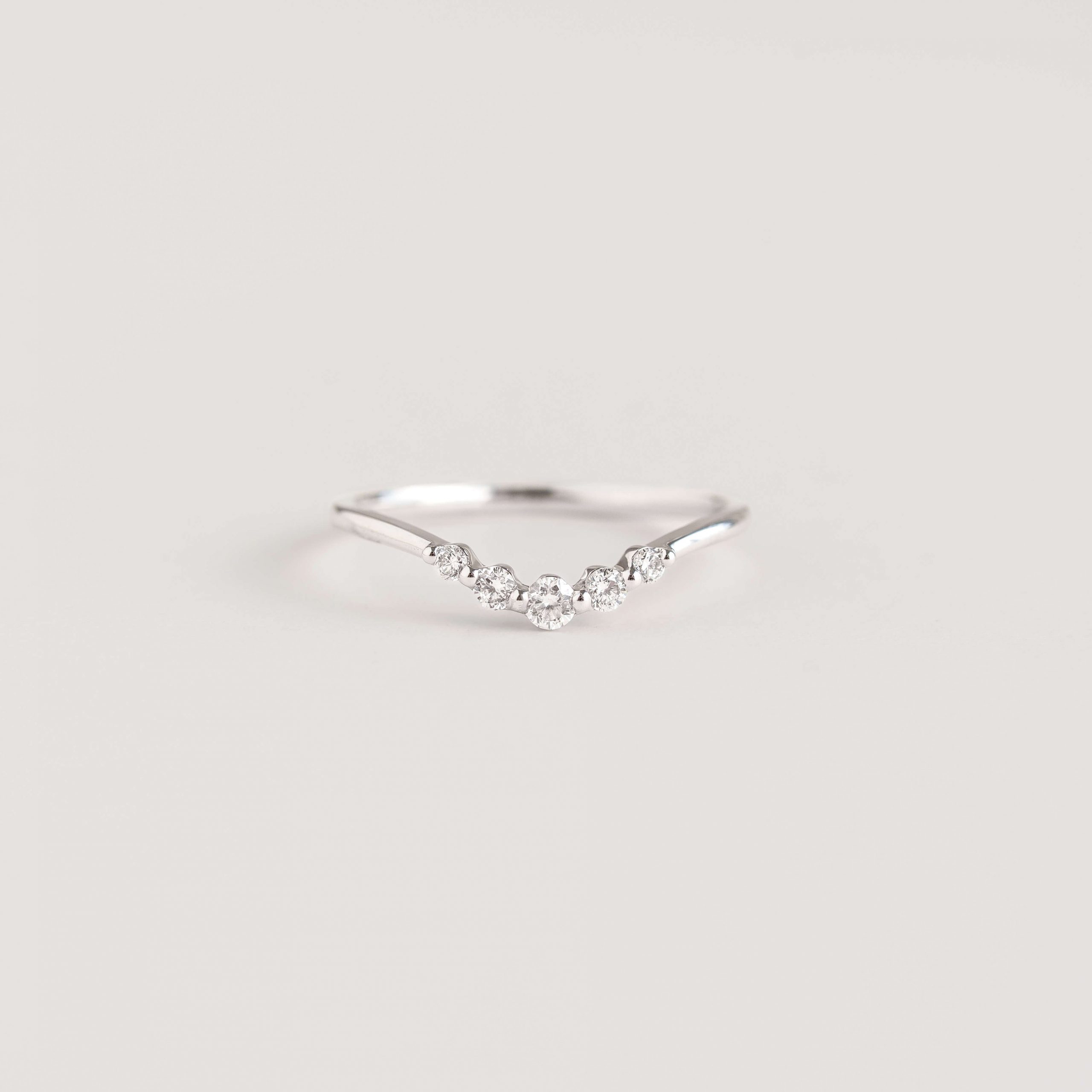 Linjer Graduated Lab Grown Diamond V Ring White Gold - Liora