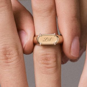 Kinn Studio Harlow Oval Signet Ring