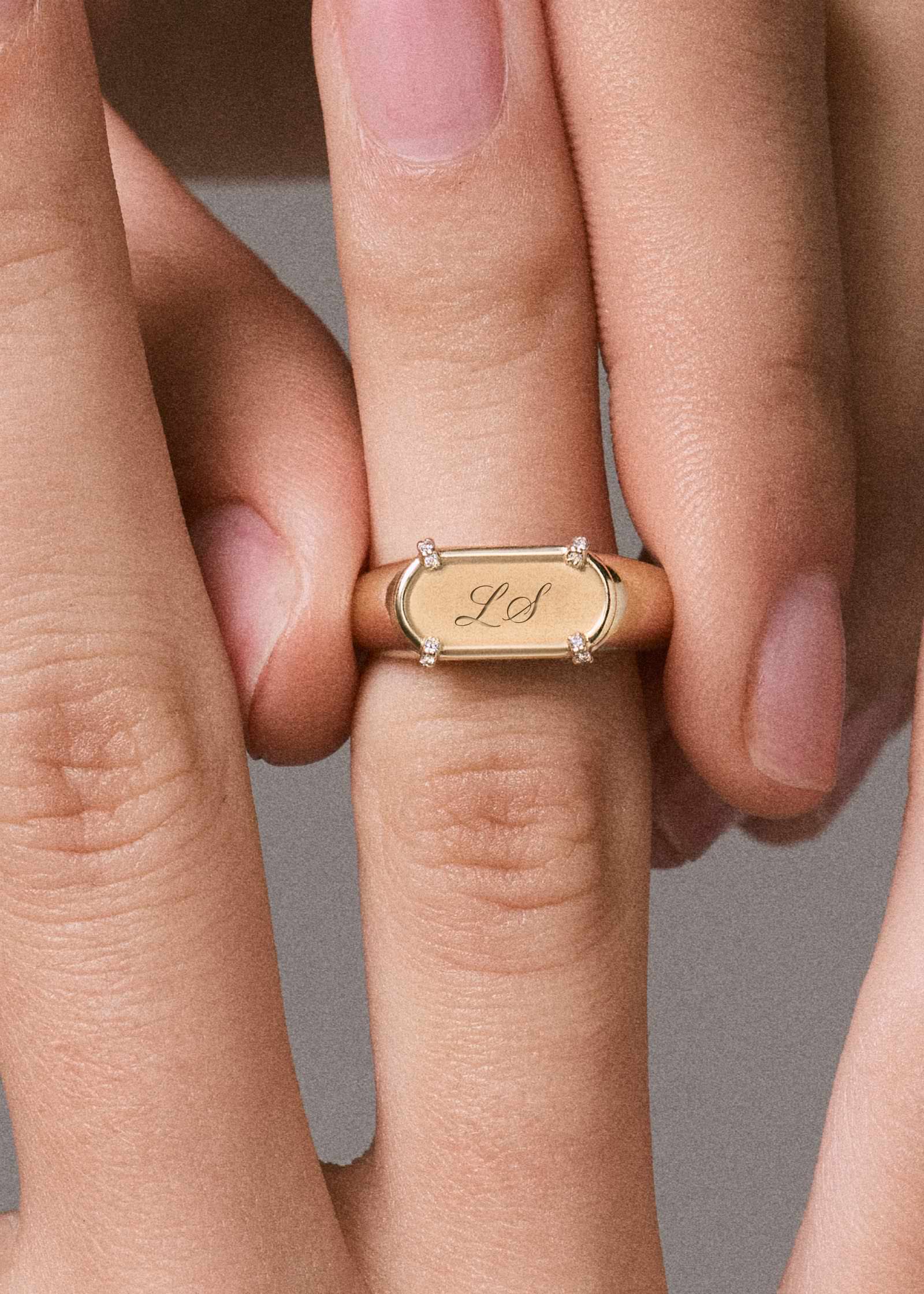 Kinn Studio Harlow Oval Signet Ring