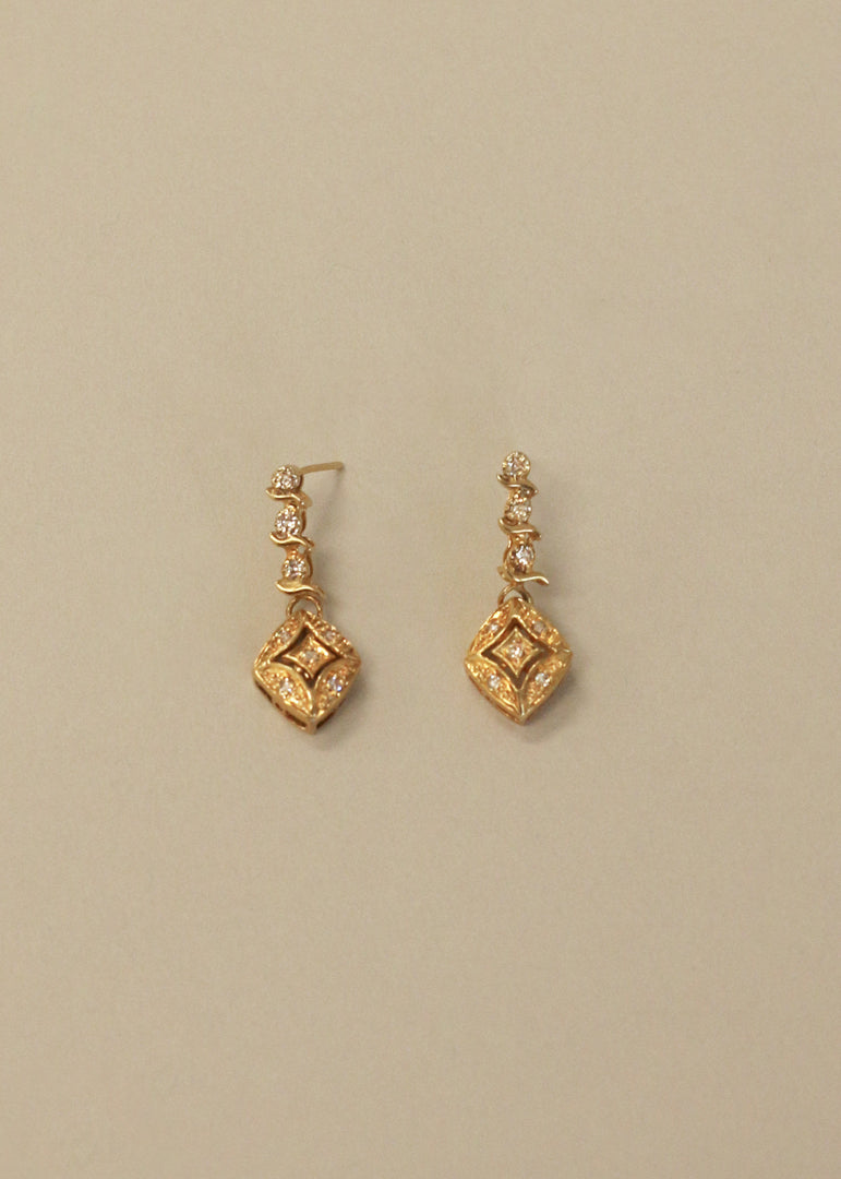 Kinn Studio Vintage 14k Gold Kite Diamond Dangle Earrings
