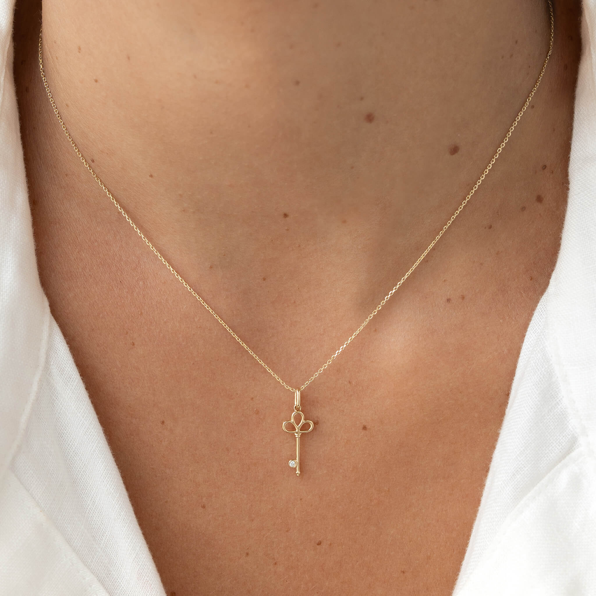 Linjer Lab Grown Diamond Key Pendant Necklace 14k Gold - Eisa