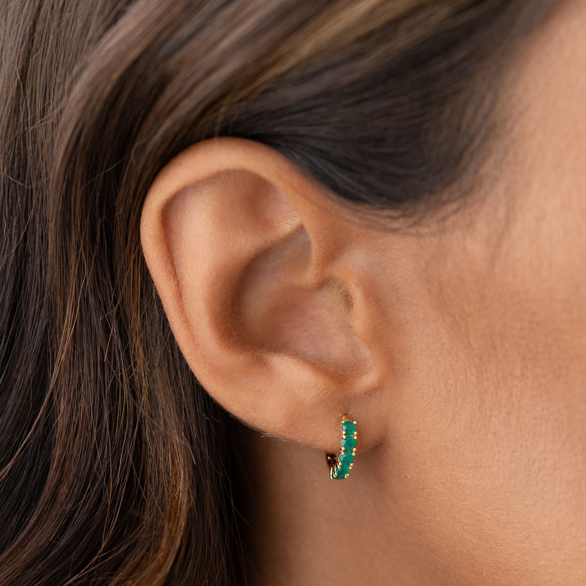 Linjer May Birthstone Huggie Earrings - Green Chalcedony