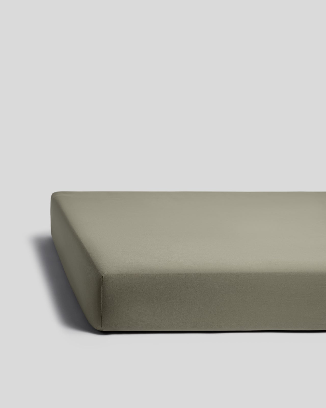 Parachute Percale Crib Sheet (Moss)