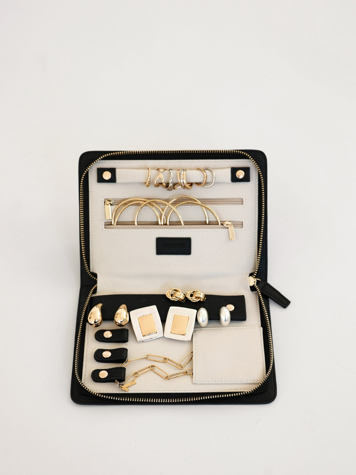 Augustnoa travel jewelry organizer