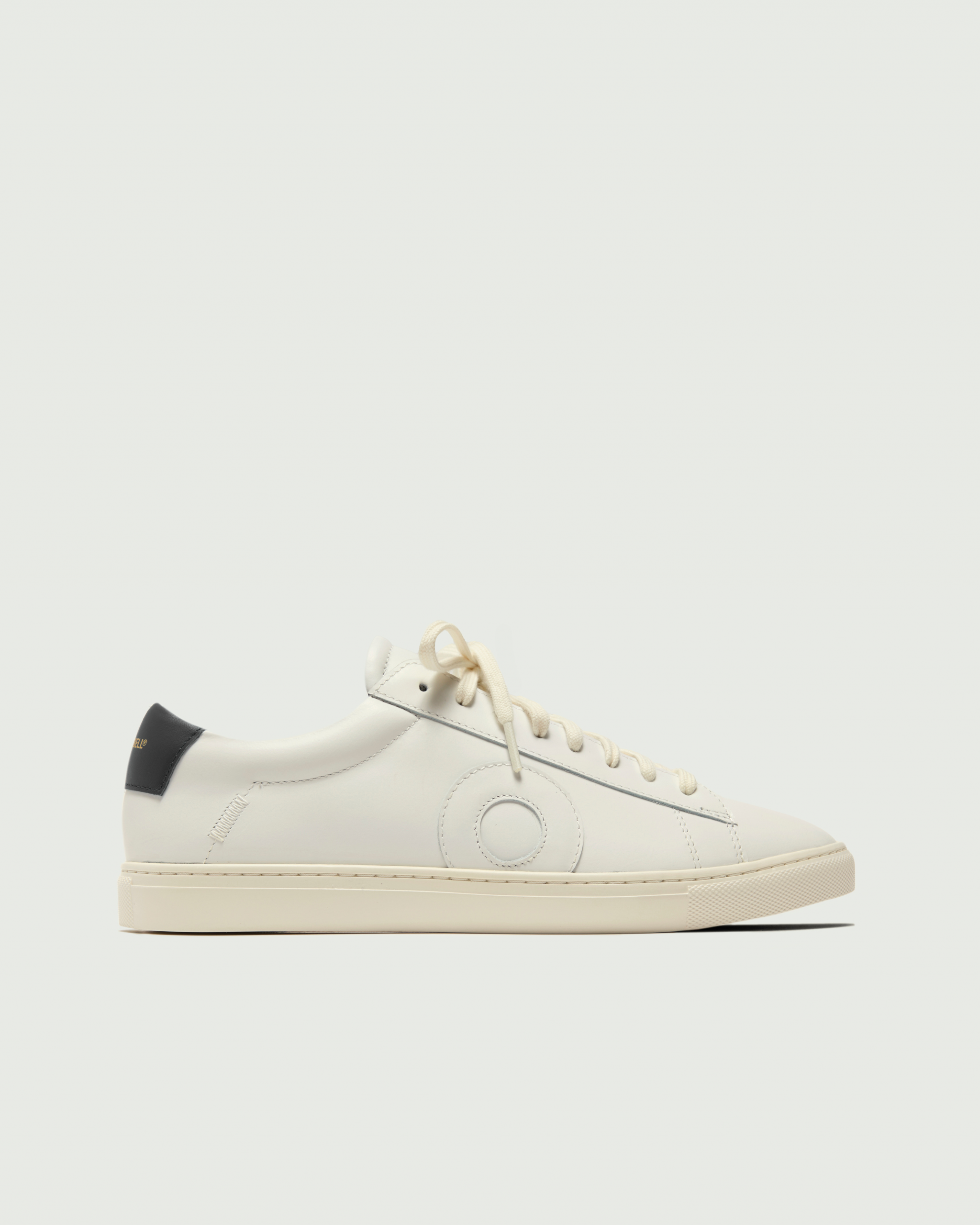 Olivercabell Low 1 | White / Black | Ivory (Orthopedic)