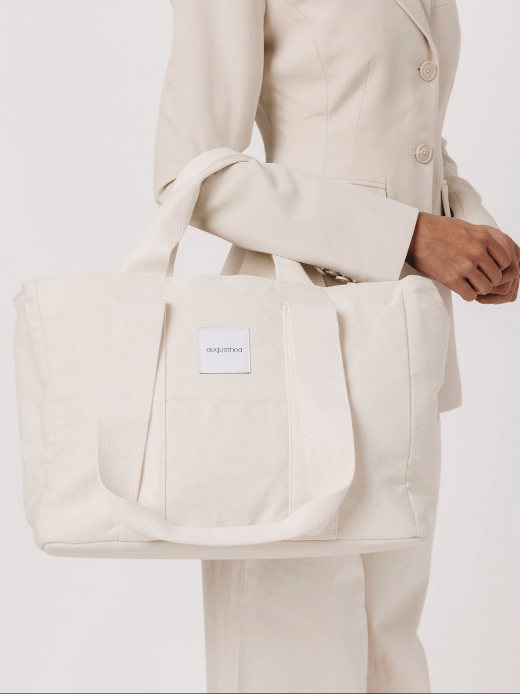Augustnoa the everyday tote