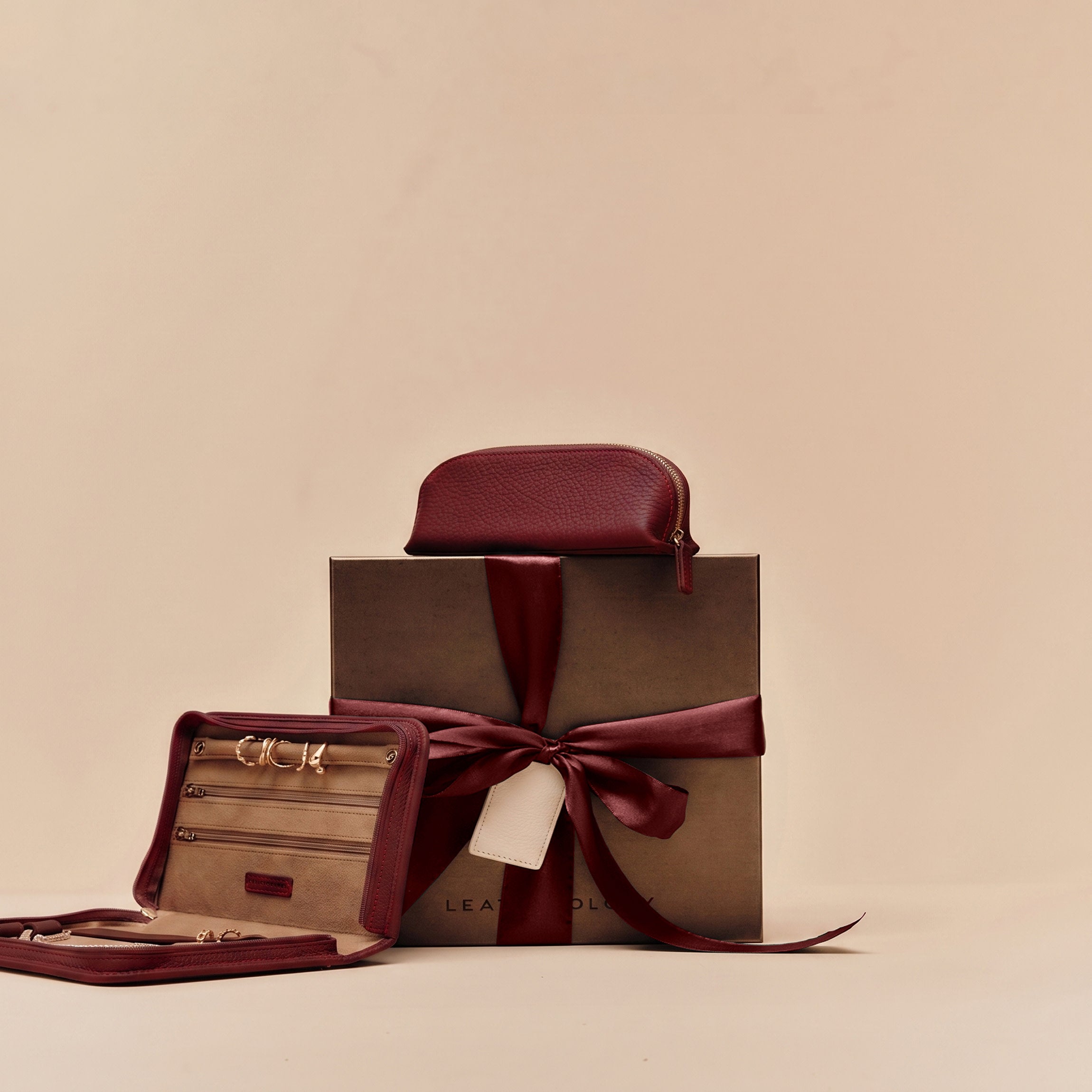 Leatherology For Her Gift Set Garnet Red