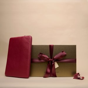 Leatherology 16 Inch Laptop Essentials Gift Set Garnet Red
