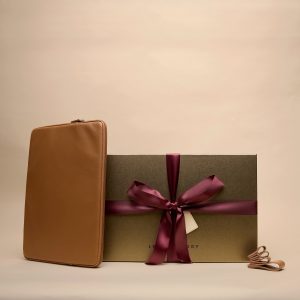 Leatherology 16 Inch Laptop Essentials Gift Set Cognac