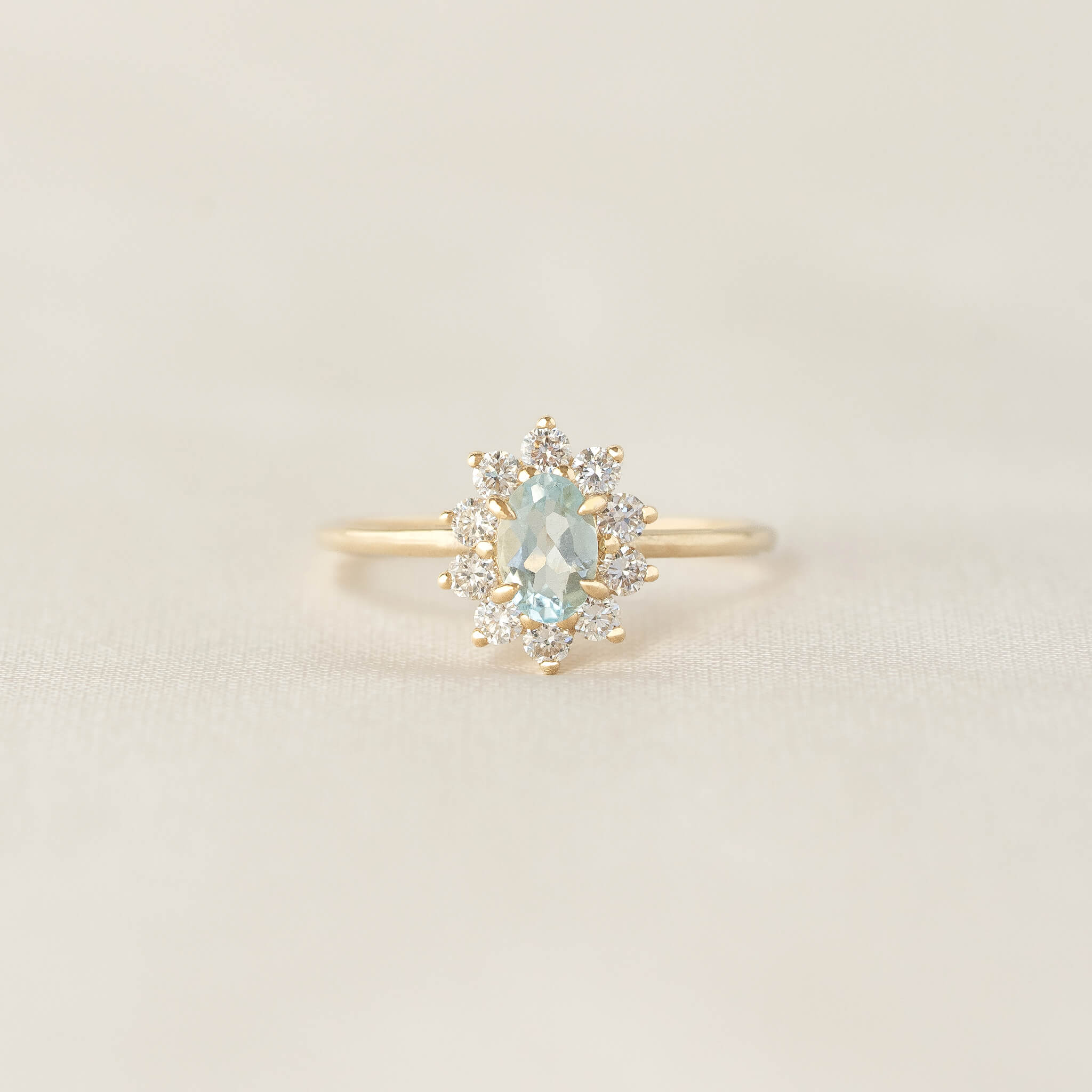 Linjer Sunburst Aquamarine Halo Ring - Evelina