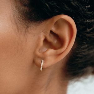 Linjer 14k Yellow Gold Lab Grown Diamond Huggie Earring - Susanna (Single)